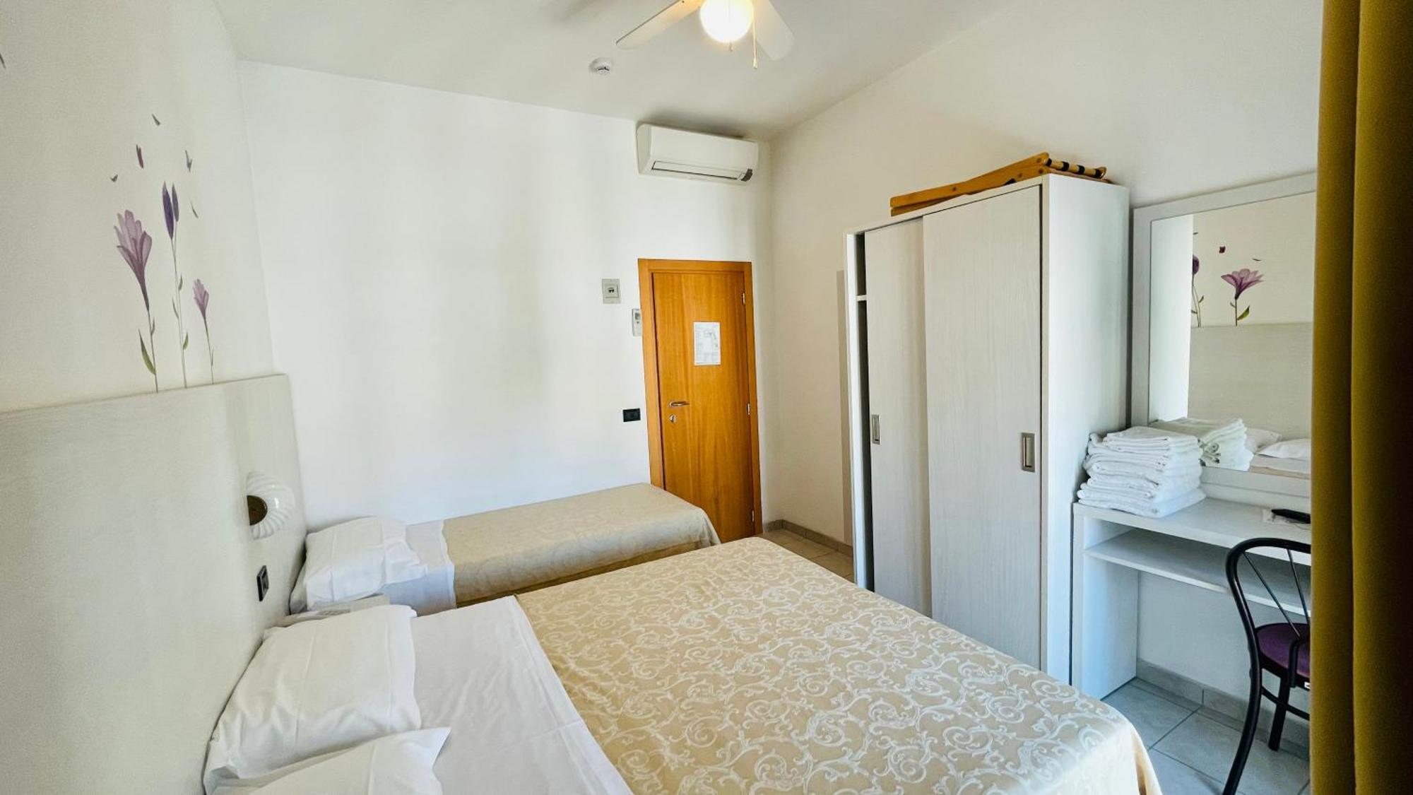 Dependance Hotel Marina Riccione Esterno foto